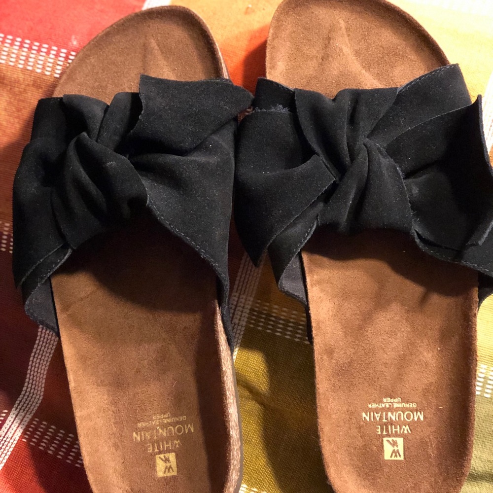 Woman’s White Mountain sandal size 10
